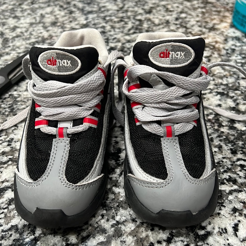 Airmax nike  infant 8c black red gray